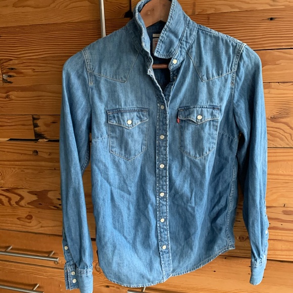 Levi’s Denim snap front long sleeve shirt. - Picture 5 of 8